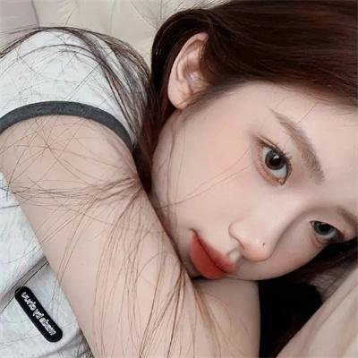 想踢沉迷男的女人